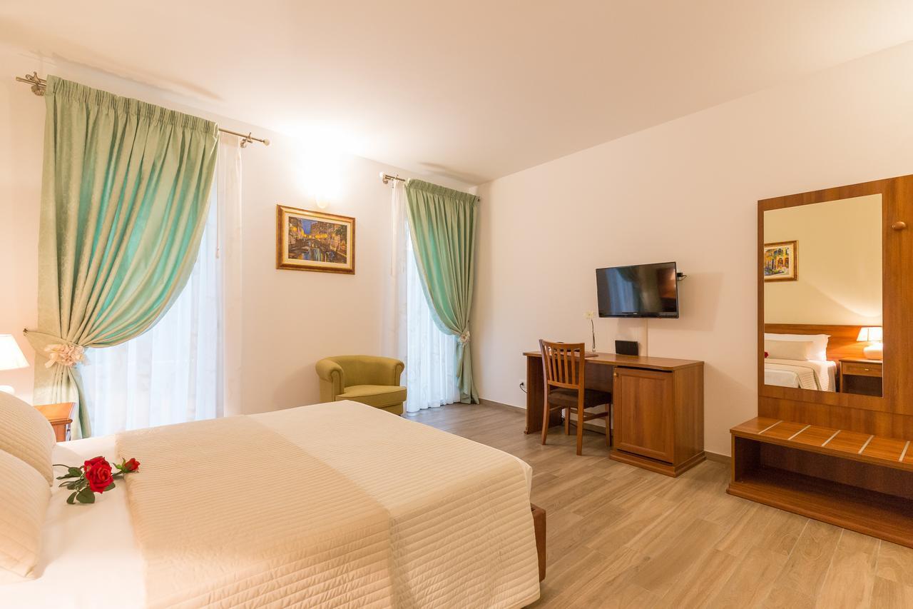 كوماكيو Villa Cavour المظهر الخارجي الصورة