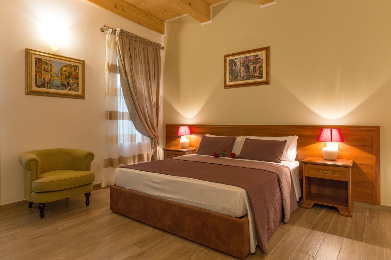 كوماكيو Villa Cavour الغرفة الصورة